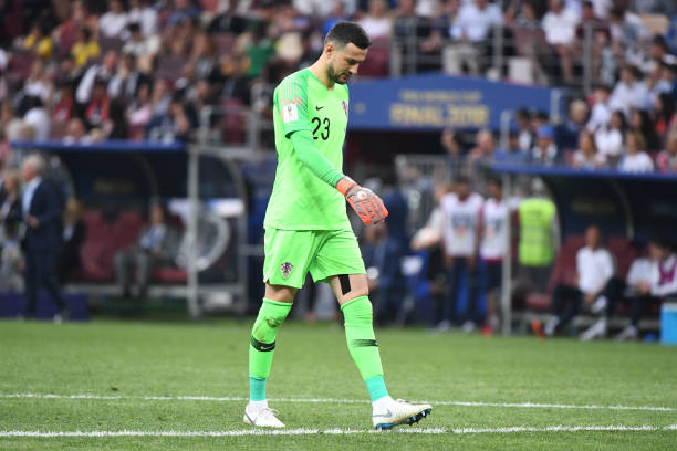 湖人并不拘 湖人并不拘